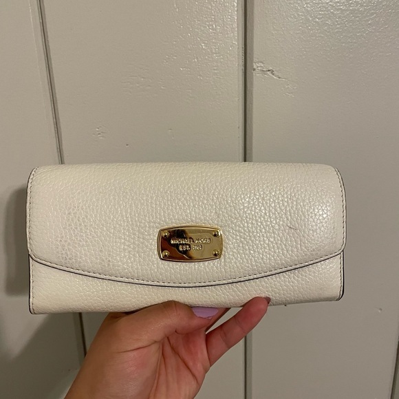 White Michael Kors wallet - Picture 4 of 13